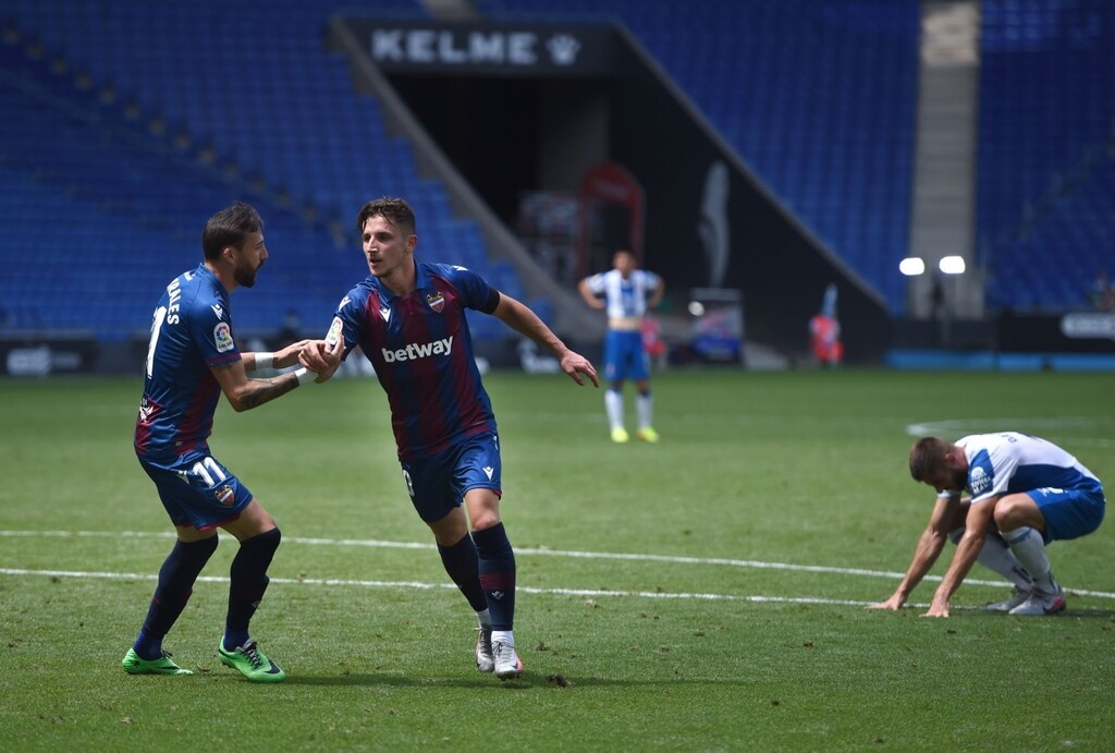 La Liga: Η Λεβάντε κράτησε στον βυθό την Εσπανιόλ