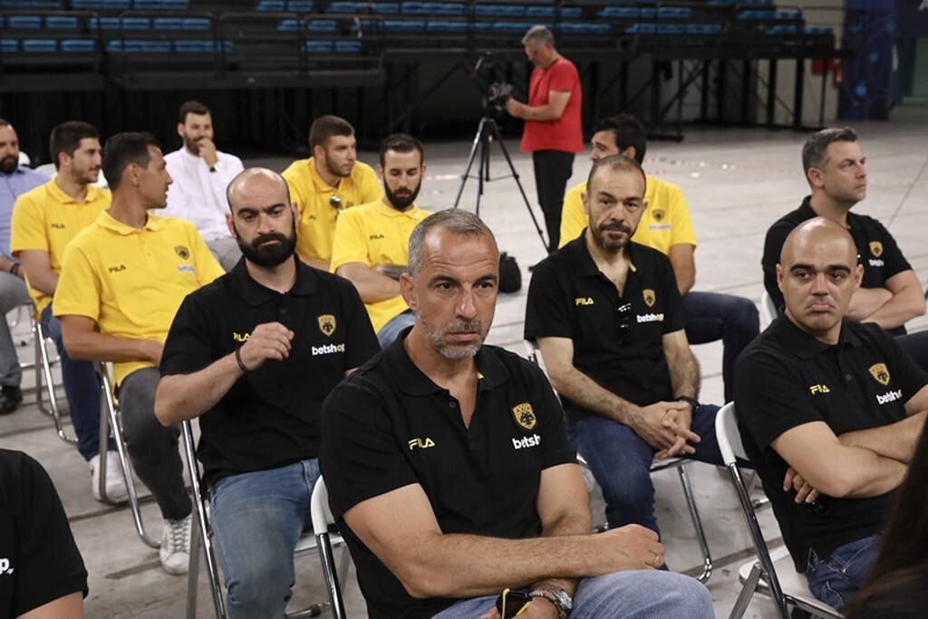 Αγγελόπουλος: «Η Βασίλισσα μπαίνει στο παλάτι της» (photos+videos)