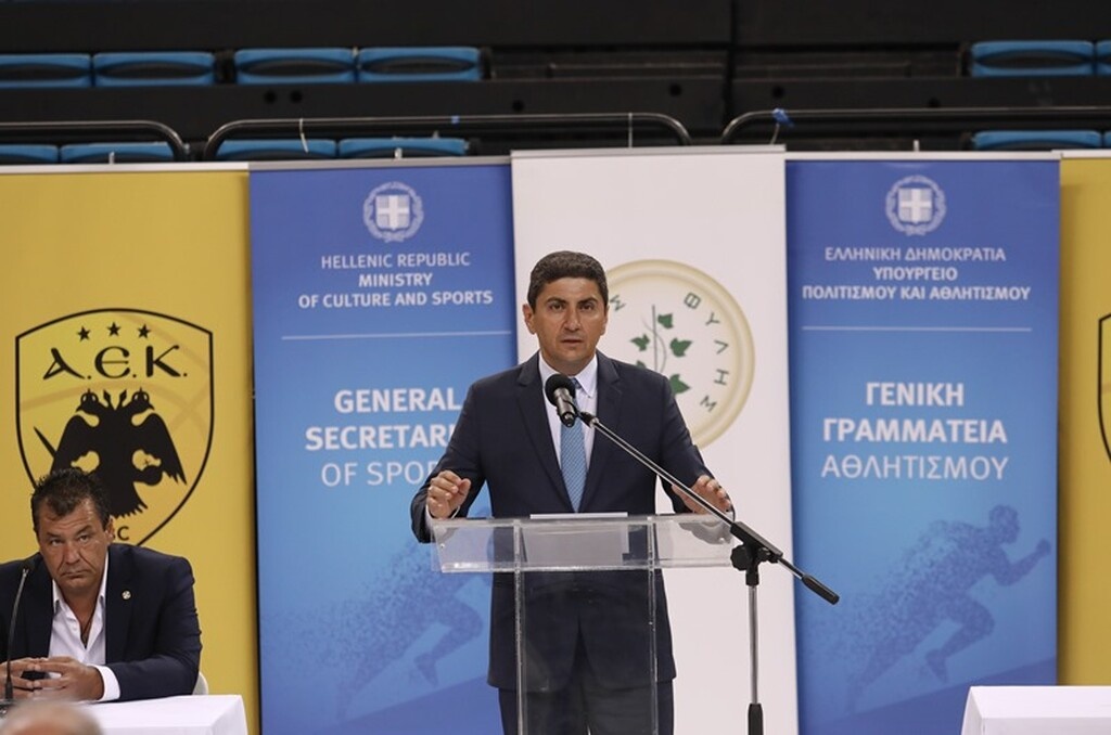 Αγγελόπουλος: «Η Βασίλισσα μπαίνει στο παλάτι της» (photos+videos)