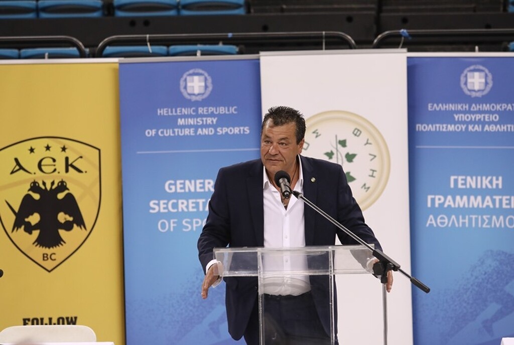 Αγγελόπουλος: «Η Βασίλισσα μπαίνει στο παλάτι της» (photos+videos)
