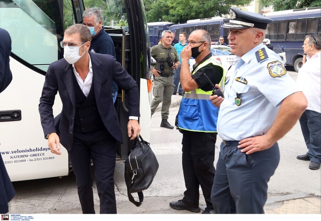 Άρης-ΑΕΚ: Οπαδοί στο «Βικελίδης», αποδοκιμασίες στην αποστολή της Ένωσης (photos)