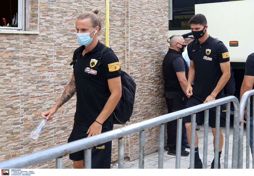 Άρης-ΑΕΚ: Οπαδοί στο «Βικελίδης», αποδοκιμασίες στην αποστολή της Ένωσης (photos)