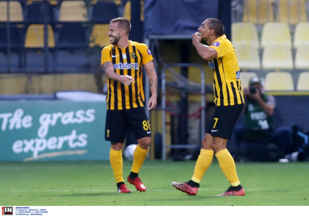 Σάσα: «Σαν μια γροθιά που μας έριξε νοκ άουτ το γκολ του Λιβάγια» (photos)