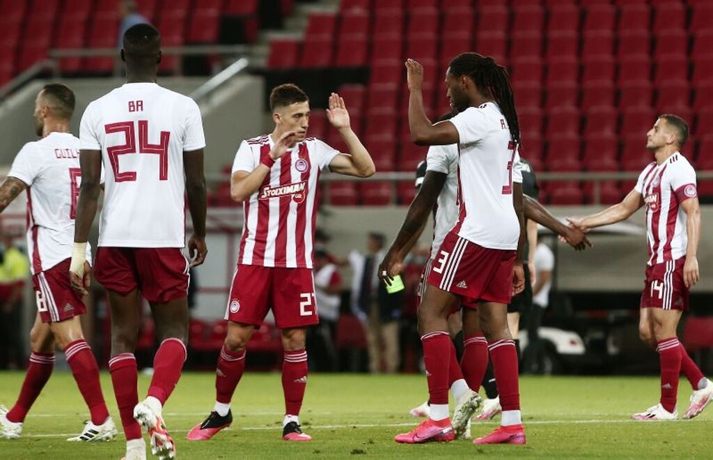 Ολυμπιακός – ΠΑΟΚ: Συγχαρητήρια από Μαρινάκη μέσα στο γήπεδο (photos)