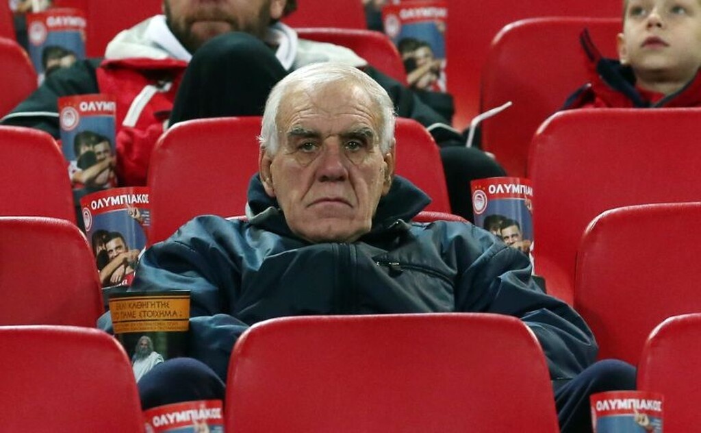 Οι φίλοι των Πειραιωτών, θέλησαν να τιμήσουν τη μνήμη του και ετοίμασαν ένα σχετκό πανό που ανέβηκε στο γήπεδο πριν τον αγώνα με τον ΠΑΟΚ...