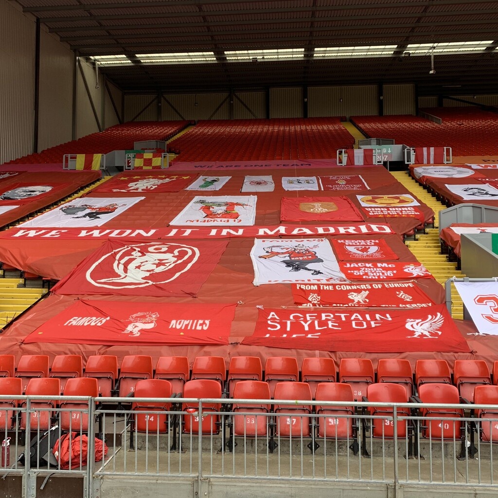 Λίβερπουλ: Γέμισε πανό το «Άνφιλντ» (photos+video)