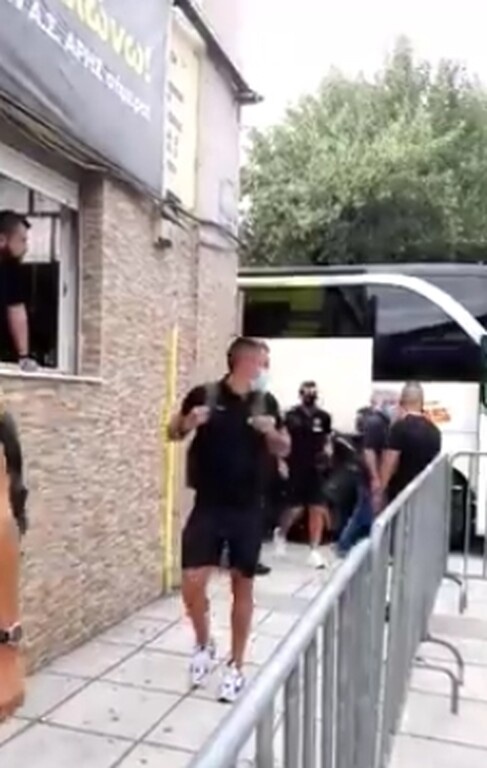 Άρης-ΑΕΚ: Οπαδοί στο «Βικελίδης», αποδοκιμασίες στην αποστολή της Ένωσης (photos)