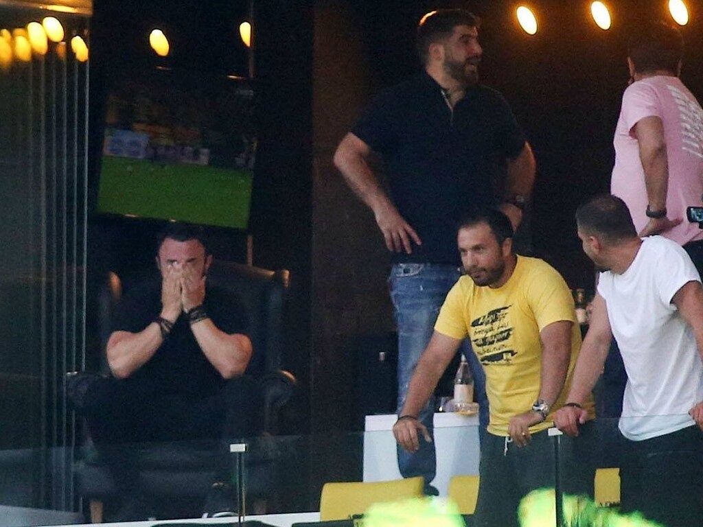 Άρης: Ξέσπασε σε κλάματα ο Καρυπίδης (photos)
