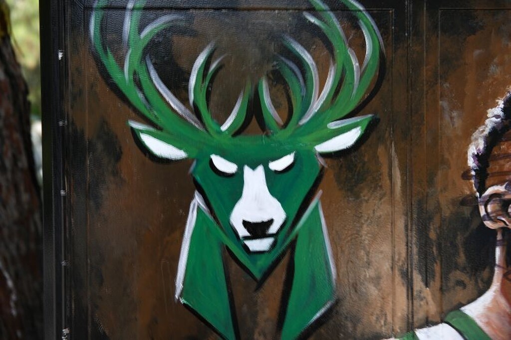 Ντροπή! Βανδάλισαν το γκράφιτι του Γιάννη Αντετοκούνμπο (photos)