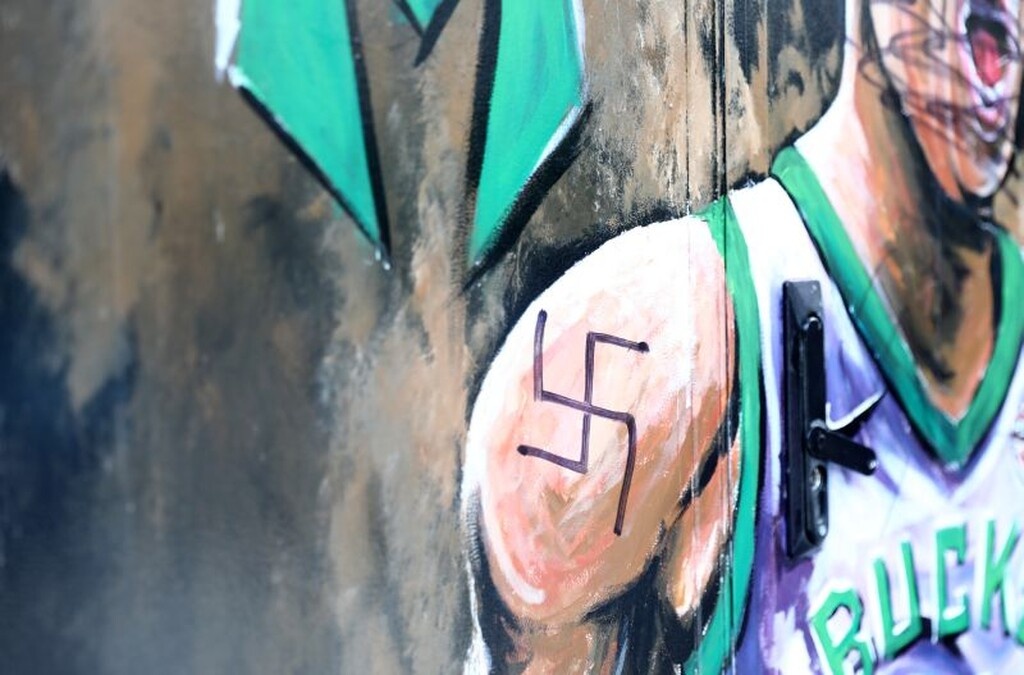 Ντροπή! Βανδάλισαν το γκράφιτι του Γιάννη Αντετοκούνμπο (photos)