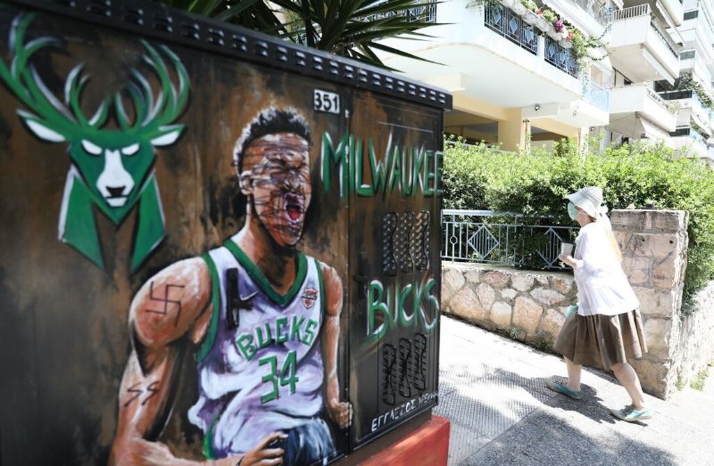 Ντροπή! Βανδάλισαν το γκράφιτι του Γιάννη Αντετοκούνμπο (photos)