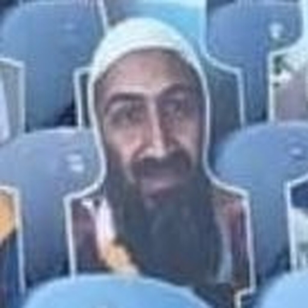 Απίστευτο: Ο Μπιν Λάντεν στην εξέδρα της Λιντς! (photos)