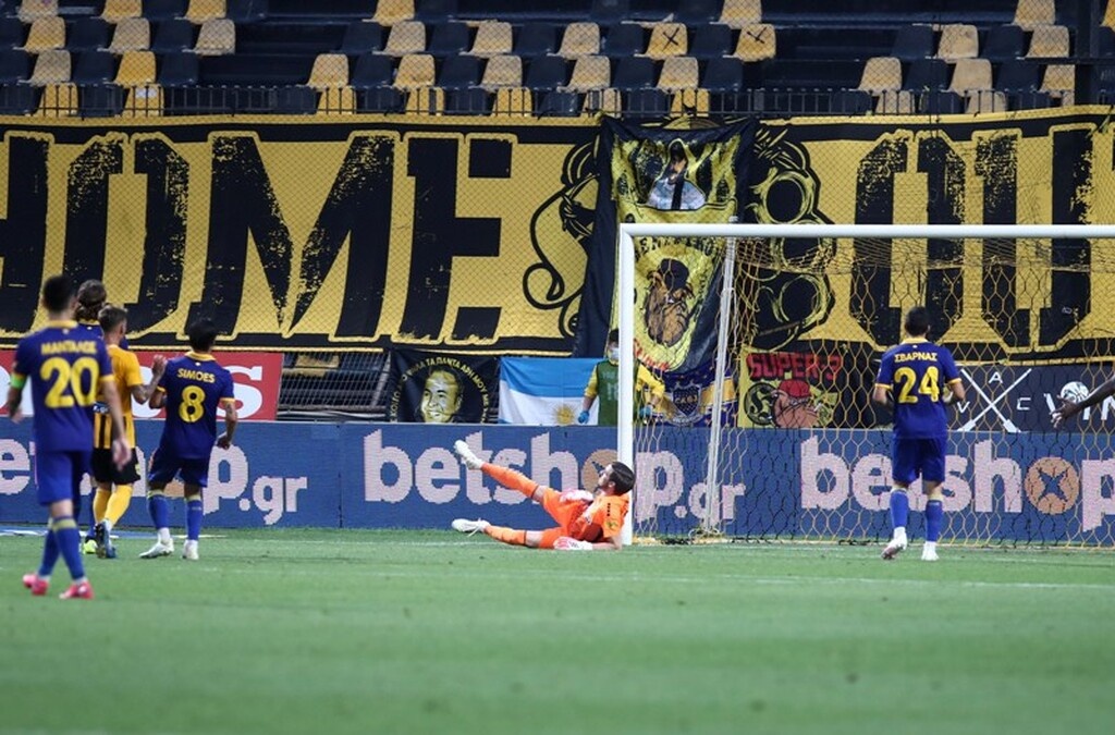 Όταν ο Ντιγκινί έκανε το 2-0, οι «ερυθρόλευκοι» το χάρηκαν…