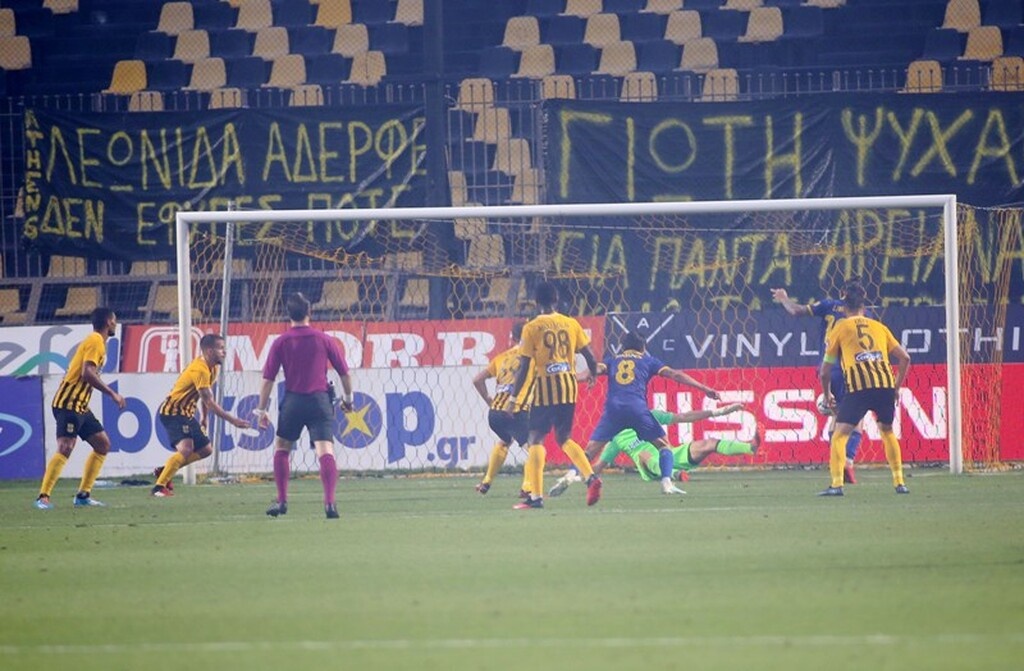 Αλλά ήρθε το γρήγορο 2-1 του Λιβάγια, που βρήκε χαρούμενους τους ανθρώπους του ΠΑΟΚ!
