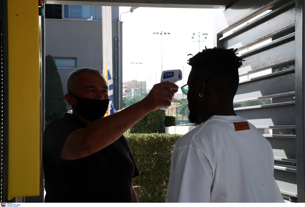 ΑΕΚ: Θα το παλέψει για Ολυμπιακό ο Λόπες, «τρέχει» για Τούμπα ο Μπακάκης