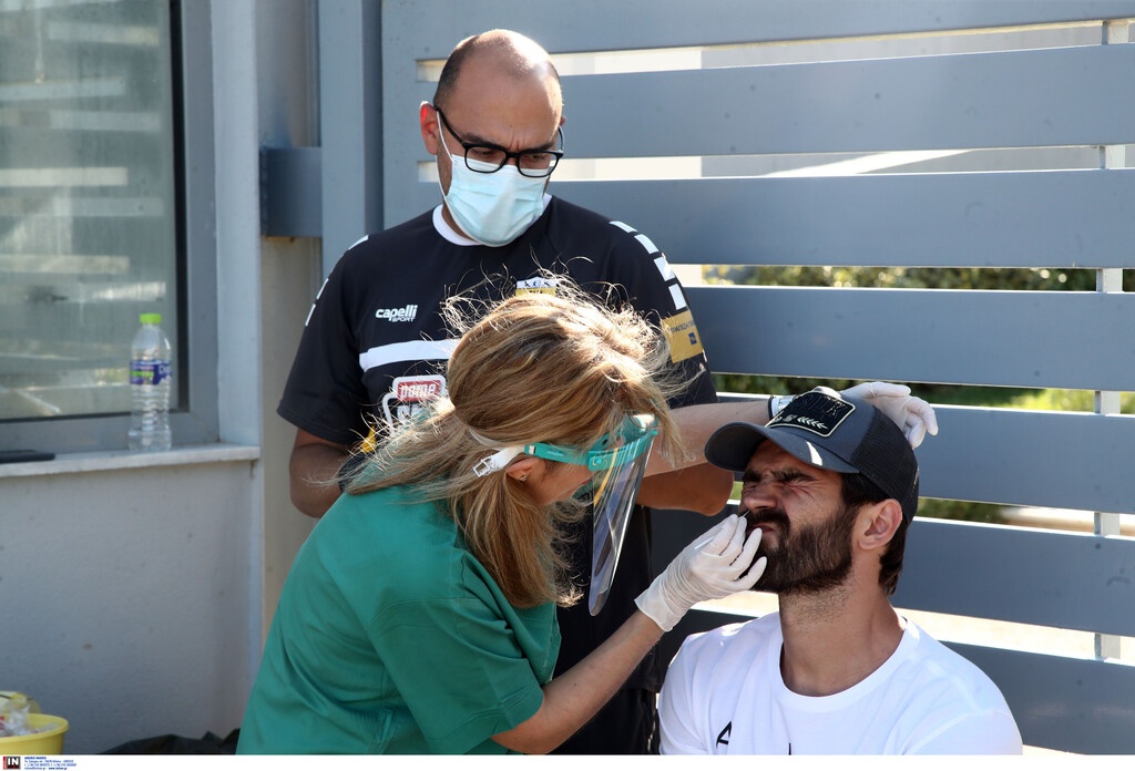 ΑΕΚ: Θα το παλέψει για Ολυμπιακό ο Λόπες, «τρέχει» για Τούμπα ο Μπακάκης