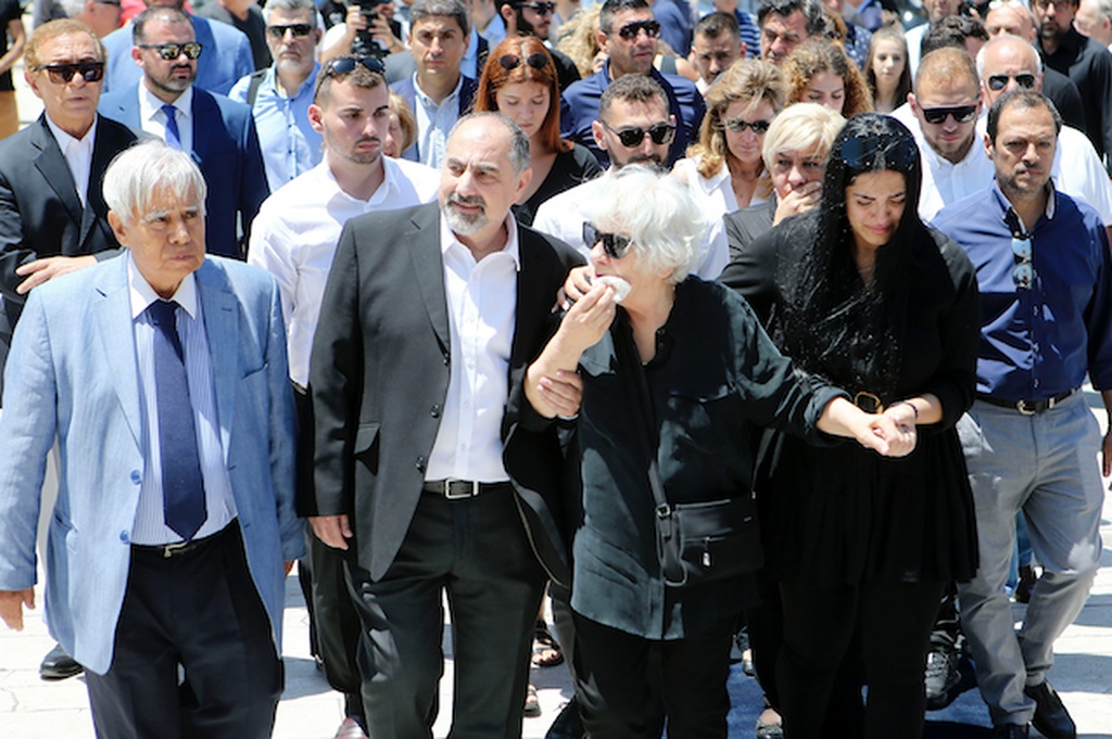 Ήταν όλοι εκεί... Το τελευταίο αντίο στο Νίκο Αλέφαντο (photos)