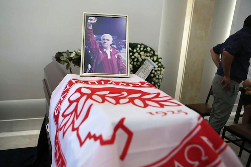 Ήταν όλοι εκεί... Το τελευταίο αντίο στο Νίκο Αλέφαντο (photos)