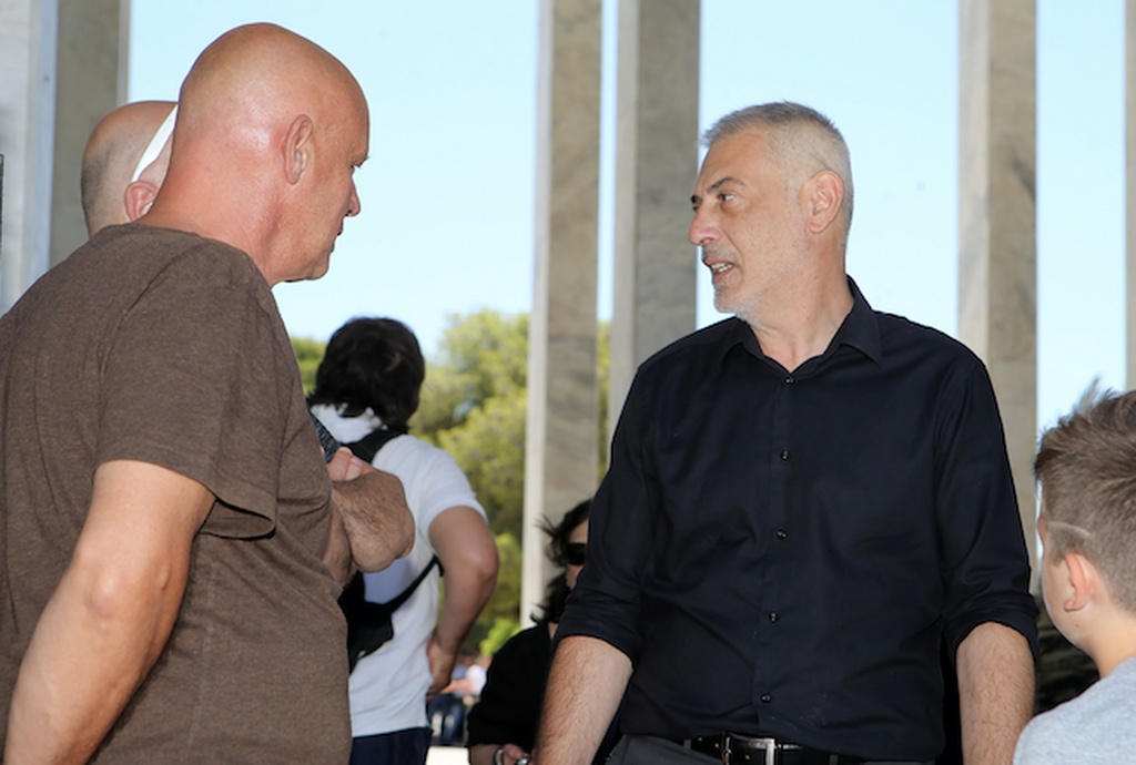 Ήταν όλοι εκεί... Το τελευταίο αντίο στο Νίκο Αλέφαντο (photos)