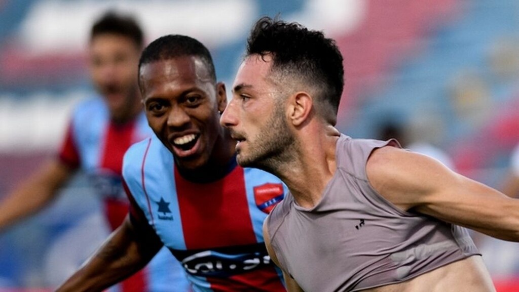 Σωτήρης Τσιλούλης: Ο... νέος ήρωας της Πλατείας (photos+videos)