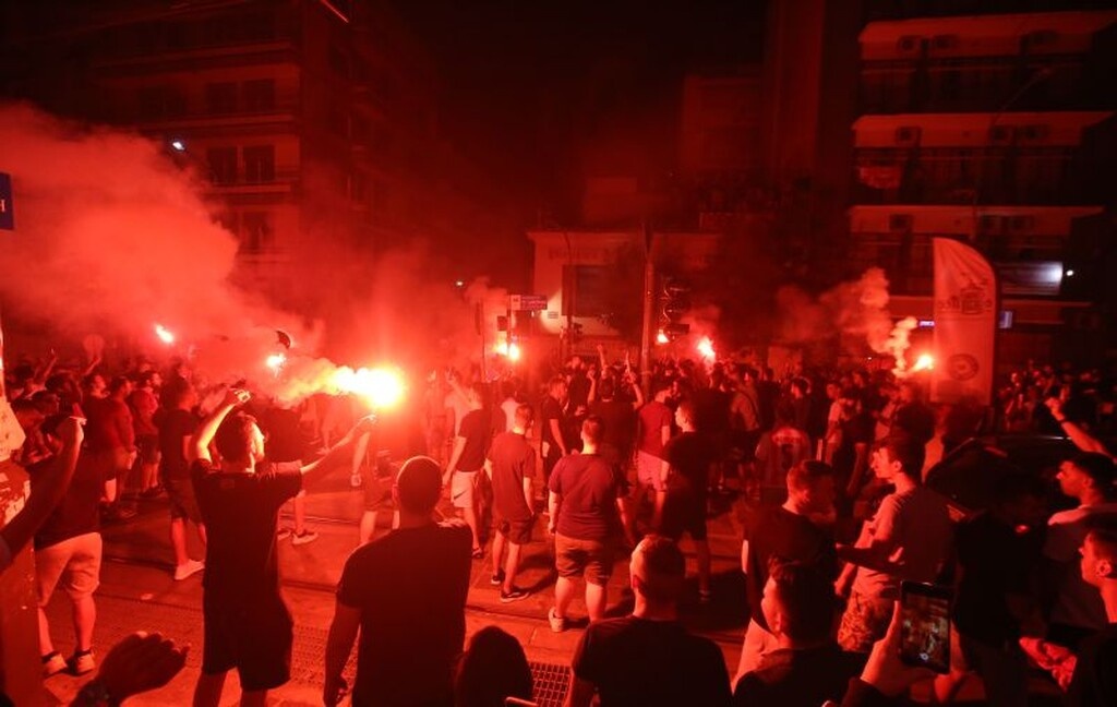 Ολυμπιακός: Στους δρόμους για το 45ο πρωτάθλημα οι οπαδοί (photos)