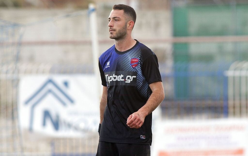 Σωτήρης Τσιλούλης: Ο... νέος ήρωας της Πλατείας (photos+videos)