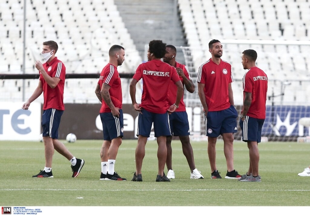 ΑΕΚ-Ολυμπιακός: Έβγαζαν... selfie πριν τη σέντρα (photos)