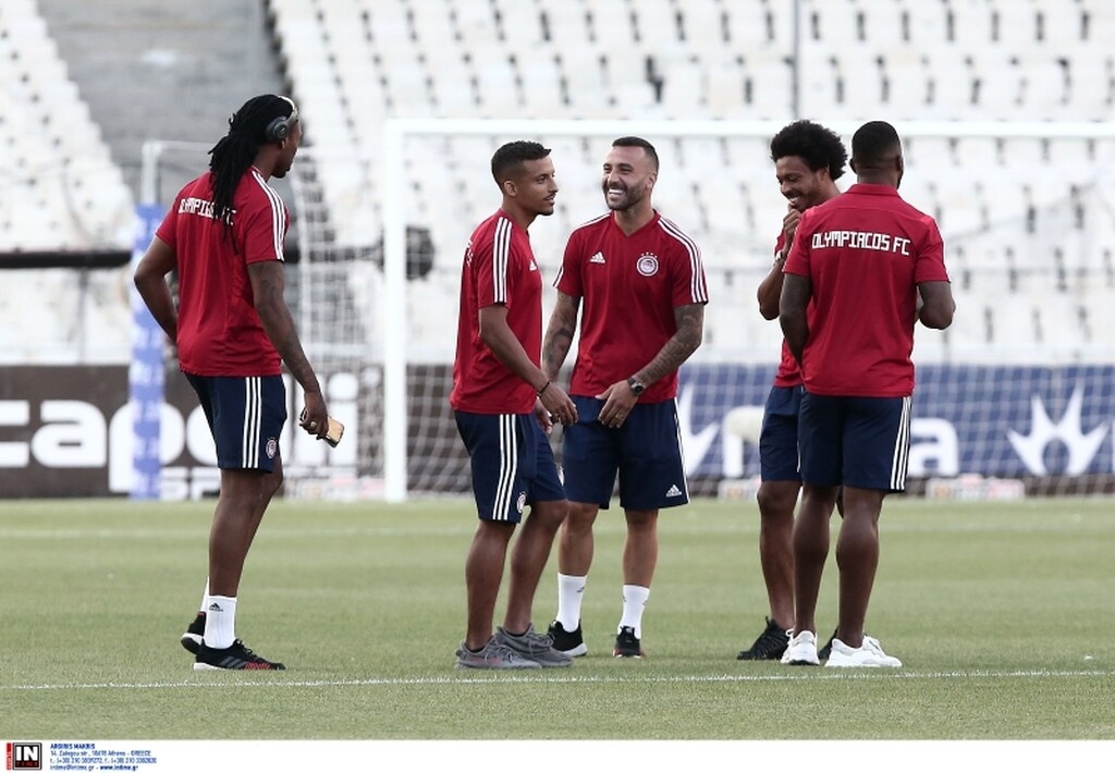ΑΕΚ-Ολυμπιακός: Έβγαζαν... selfie πριν τη σέντρα (photos)