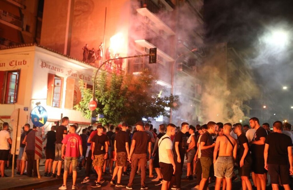 Ολυμπιακός: Στους δρόμους για το 45ο πρωτάθλημα οι οπαδοί (photos)