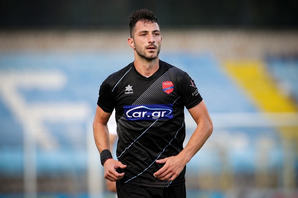 Σωτήρης Τσιλούλης: Ο... νέος ήρωας της Πλατείας (photos+videos)