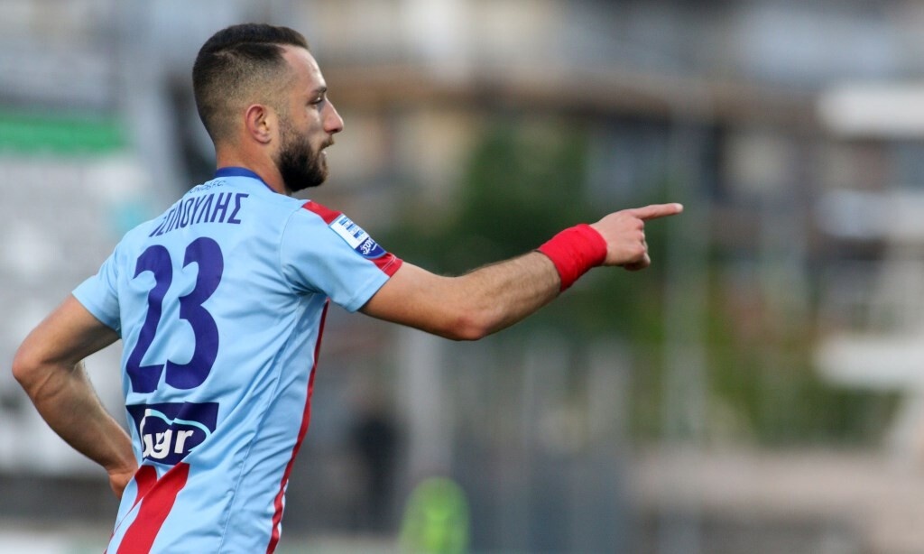 Σωτήρης Τσιλούλης: Ο... νέος ήρωας της Πλατείας (photos+videos)