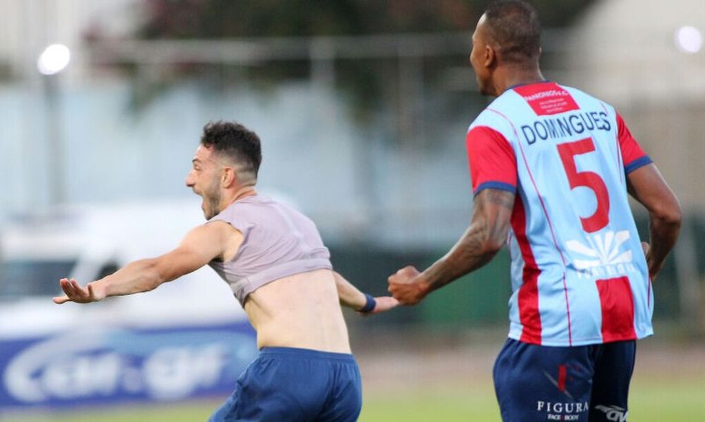 Σωτήρης Τσιλούλης: Ο... νέος ήρωας της Πλατείας (photos+videos)