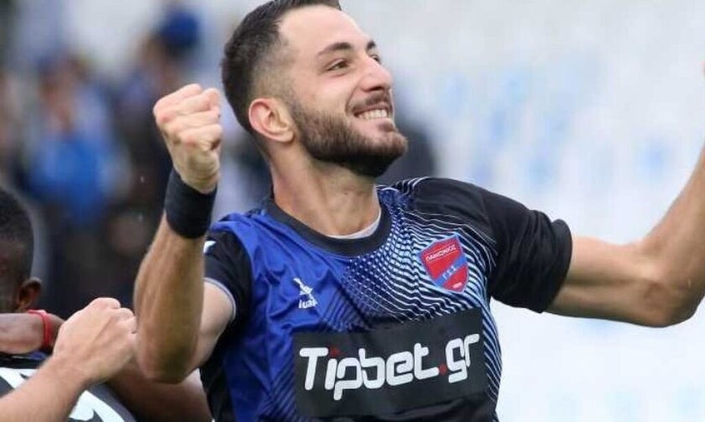 Σωτήρης Τσιλούλης: Ο... νέος ήρωας της Πλατείας (photos+videos)