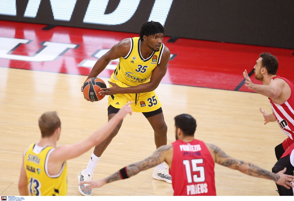 ΕΠΙΣΗΜΟ: Ντύθηκε στα «ερυθρόλευκα» ο Νοκό