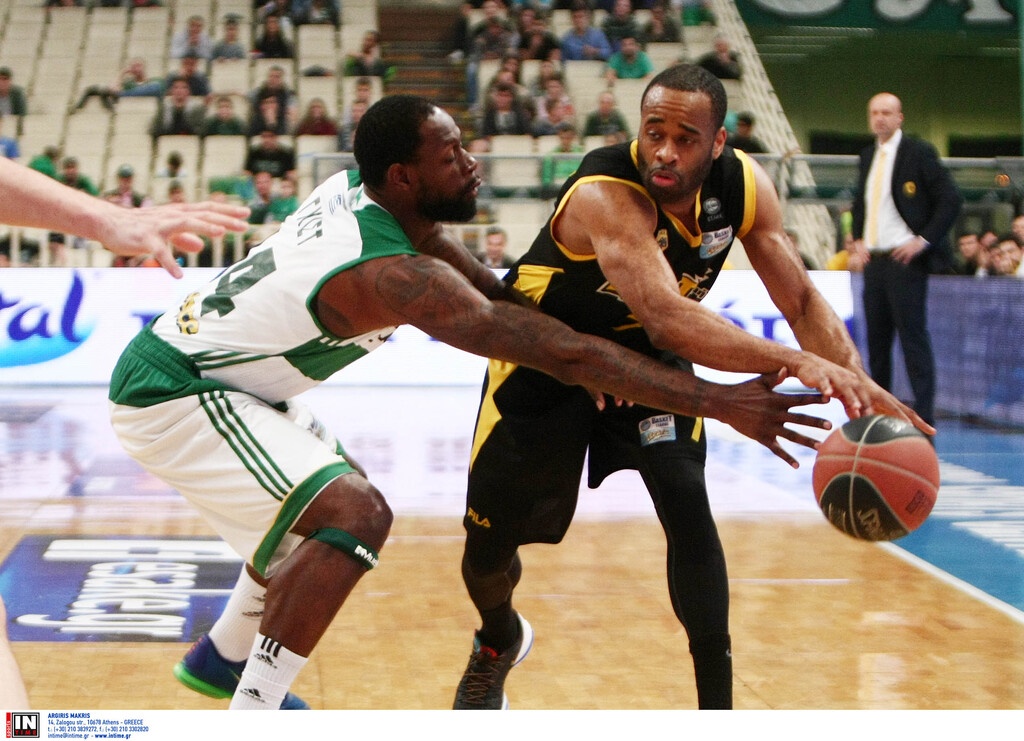 Ο Μαλίκ Χέρστον πιέζεται από τον Τζέιμς Γκιστ