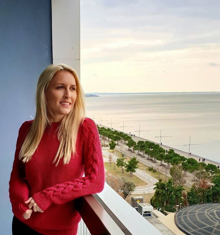 Αν είχε συμβεί κάτι τέτοιο, δεν θα τον αδικούσαμε καθώς ανακαλύψαμε την εντυπωσιακή ξανθιά που κάνει… θραύση.