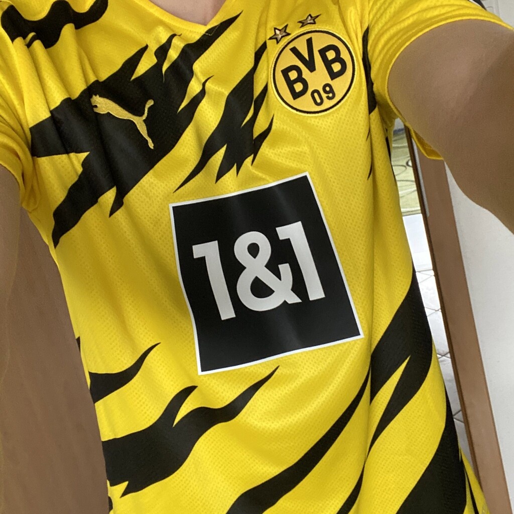 Ντόρτμουντ: Η νέα φανέλα πετάει… κεραυνούς (photos+video)