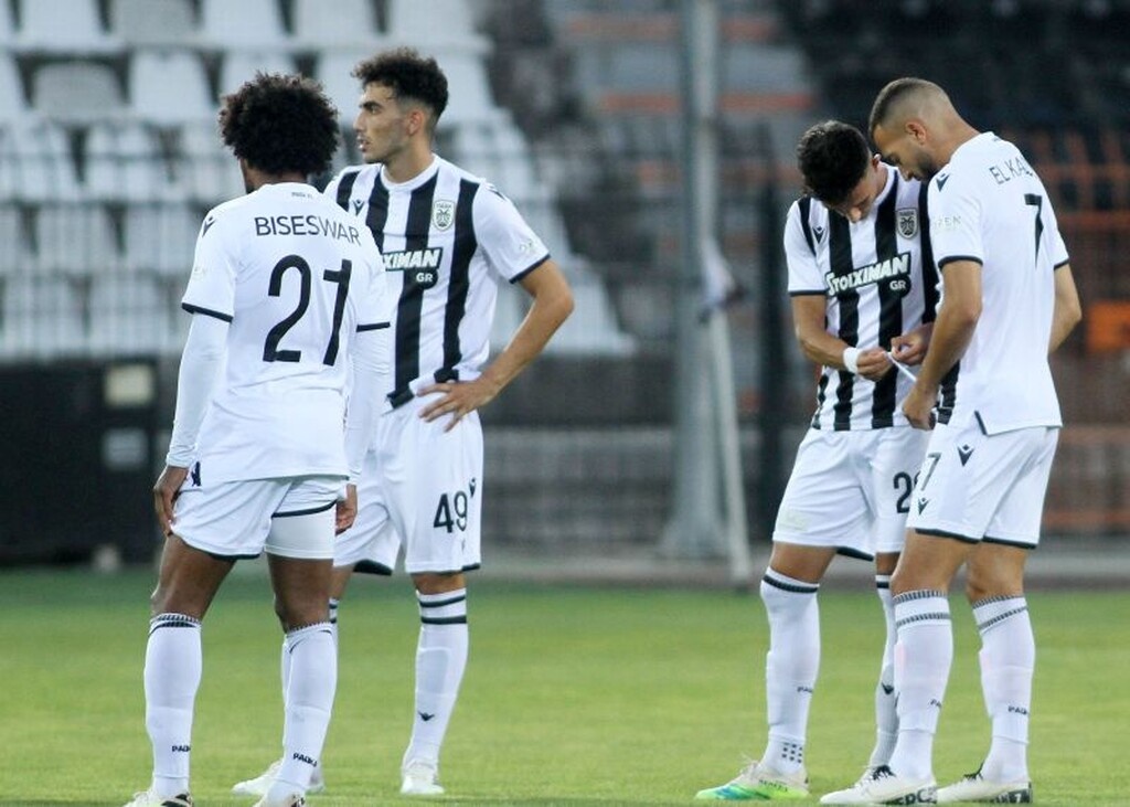 «Καζάνι που βράζει» ο ΠΑΟΚ, κράξιμο έξω από την Τούμπα! (photos)