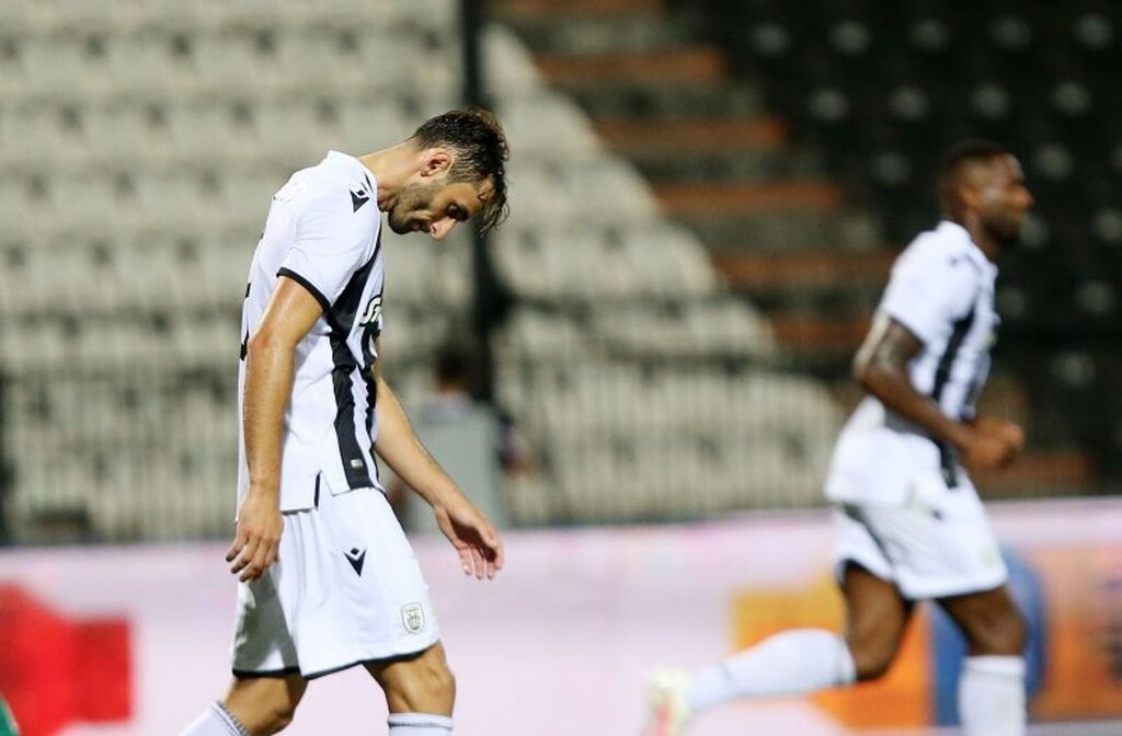 «Καζάνι που βράζει» ο ΠΑΟΚ, κράξιμο έξω από την Τούμπα! (photos)