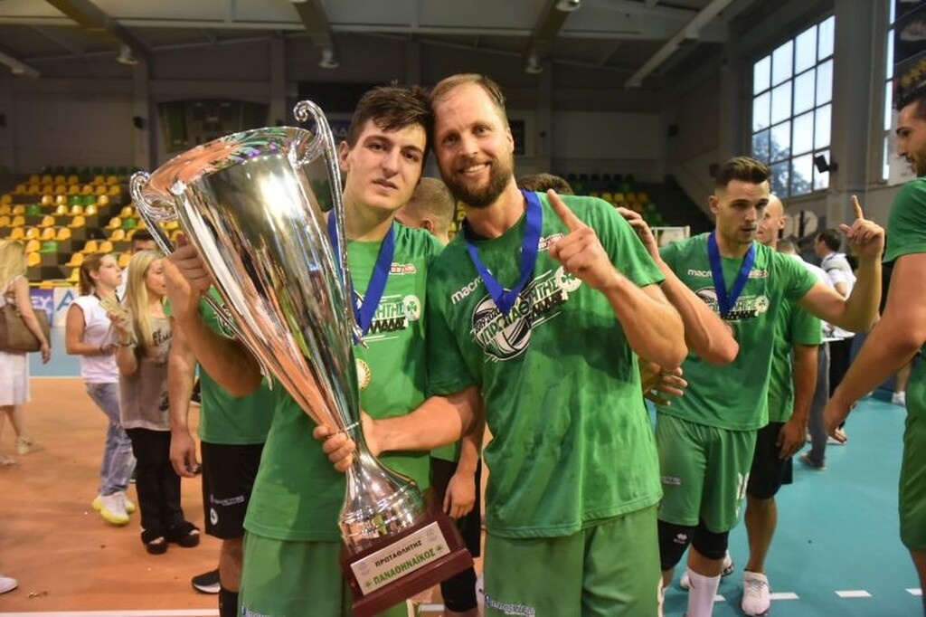 Το είπε και το έκανε ο Γιάκομπσεν: Ξύρισε το κεφάλι του για το πρωτάθλημα! (photos)