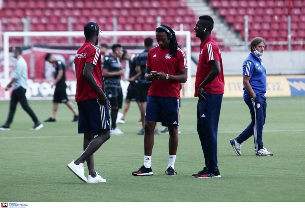 Ολυμπιακός-ΠΑΟΚ: Με κινητά στο χέρι στο Καραϊσκάκη (photos)