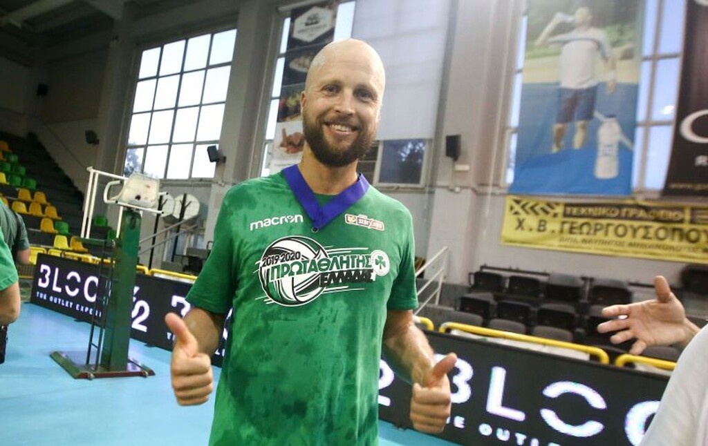 Το είπε και το έκανε ο Γιάκομπσεν: Ξύρισε το κεφάλι του για το πρωτάθλημα! (photos)