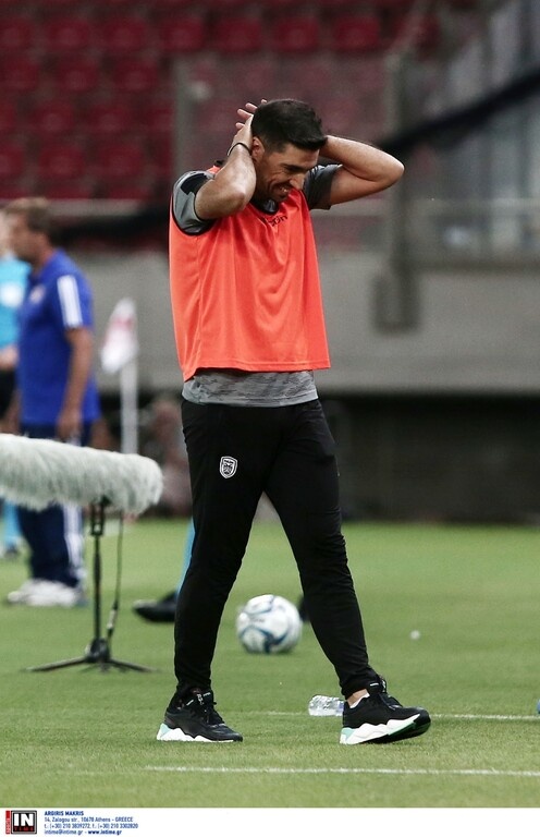 Ολυμπιακός-ΠΑΟΚ: Τραβούσε τα μαλλιά του ο Φερέιρα - Όλες οι αντιδράσεις του