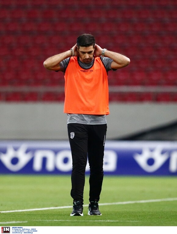 Ολυμπιακός-ΠΑΟΚ: Τραβούσε τα μαλλιά του ο Φερέιρα - Όλες οι αντιδράσεις του