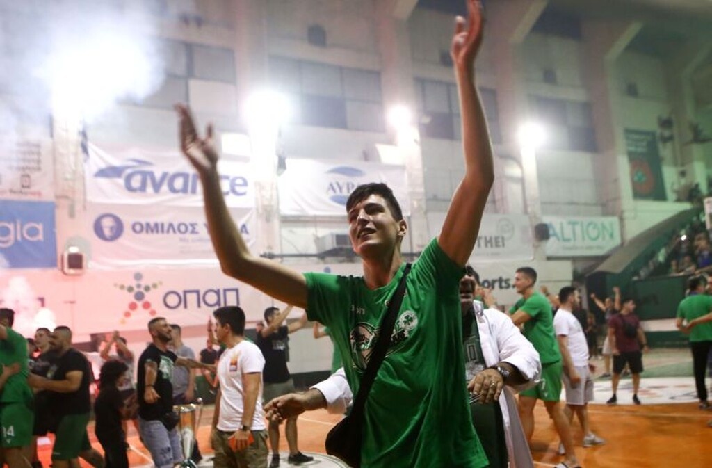 Παναθηναϊκή… τρέλα στο «Παύλος Γιαννακόπουλος» για το πρωτάθλημα (videos+photos)