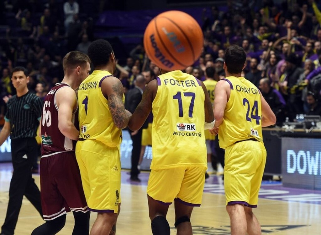 Στα πράσινα και ο Φόστερ