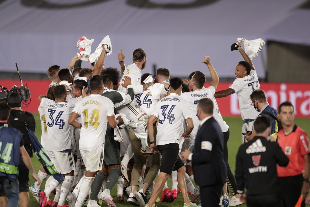 Ρεάλ Μαδρίτης: Έξαλλοι πανηγυρισμοί και στον «ουρανό» το τρόπαιο (videos+photos)