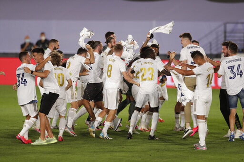 Ρεάλ Μαδρίτης: Έξαλλοι πανηγυρισμοί και στον «ουρανό» το τρόπαιο (videos+photos)