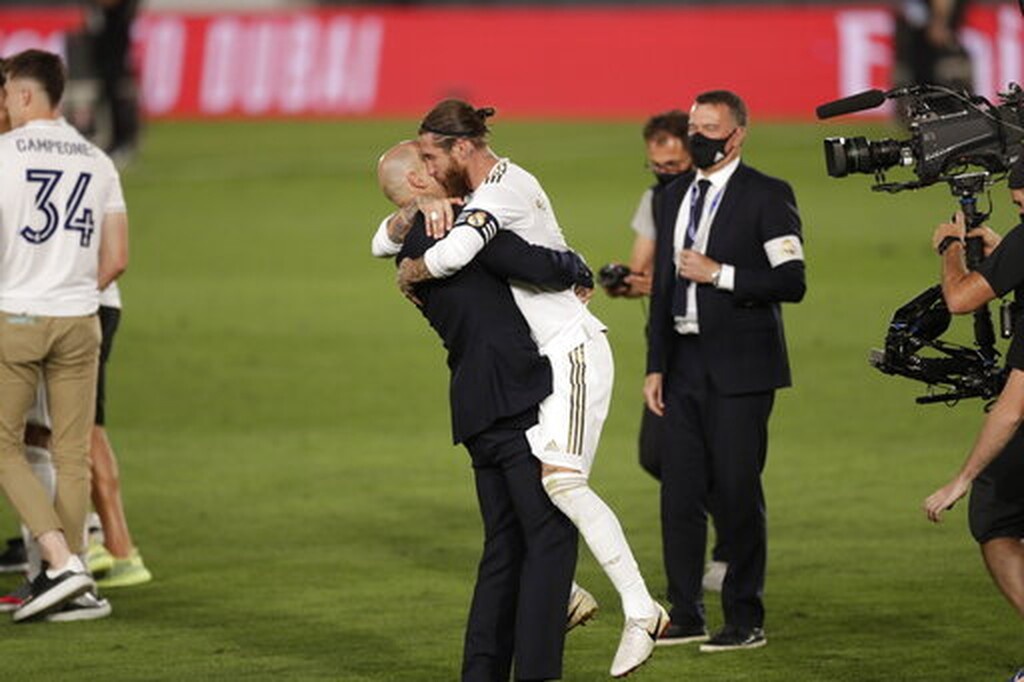 Ρεάλ Μαδρίτης: Έξαλλοι πανηγυρισμοί και στον «ουρανό» το τρόπαιο (videos+photos)