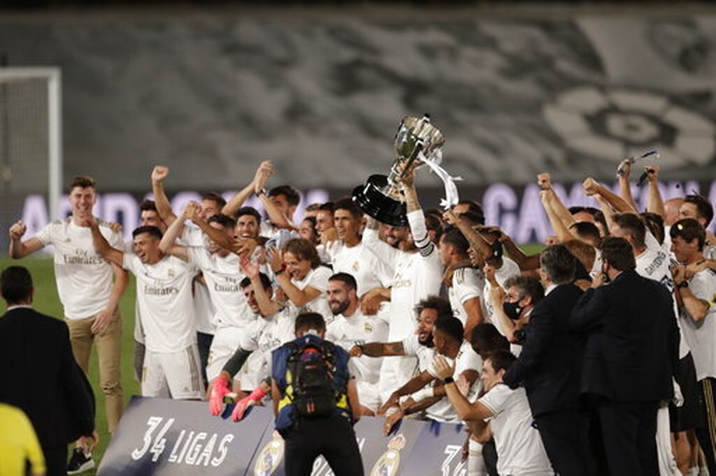 Ρεάλ Μαδρίτης: Έξαλλοι πανηγυρισμοί και στον «ουρανό» το τρόπαιο (videos+photos)